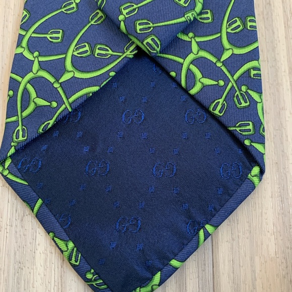 Authentic Vintage Gucci Silk Tie in Blue & Green Stirup Accents EUC - Picture 5 of 7